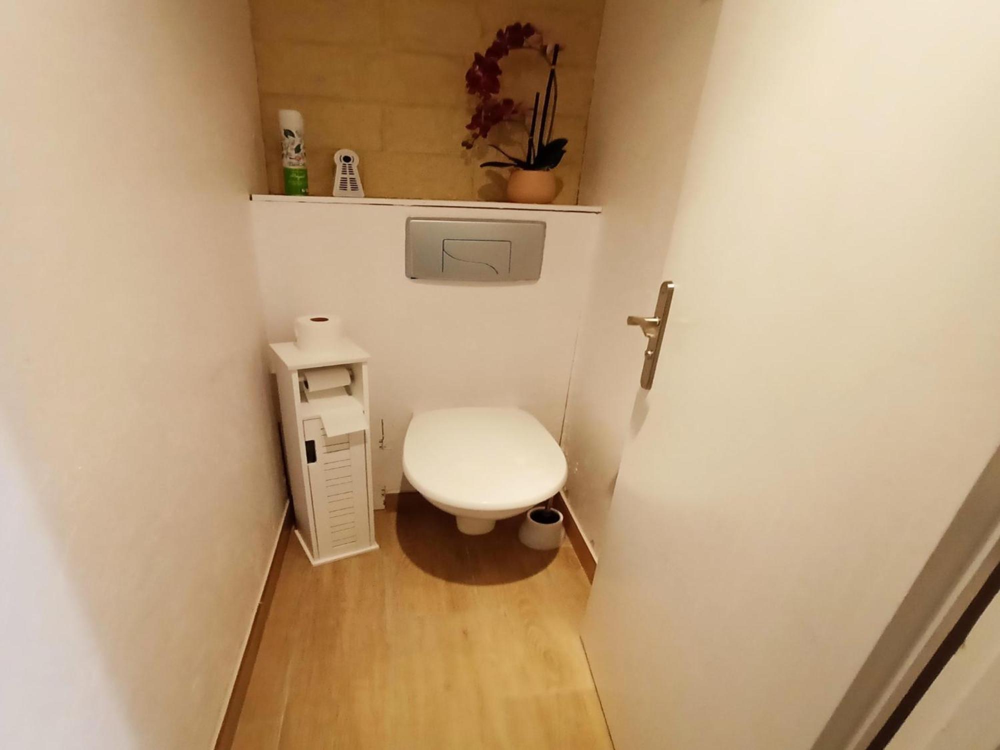 Simplistic Holiday Home In Grandcamp With Garden Екстериор снимка